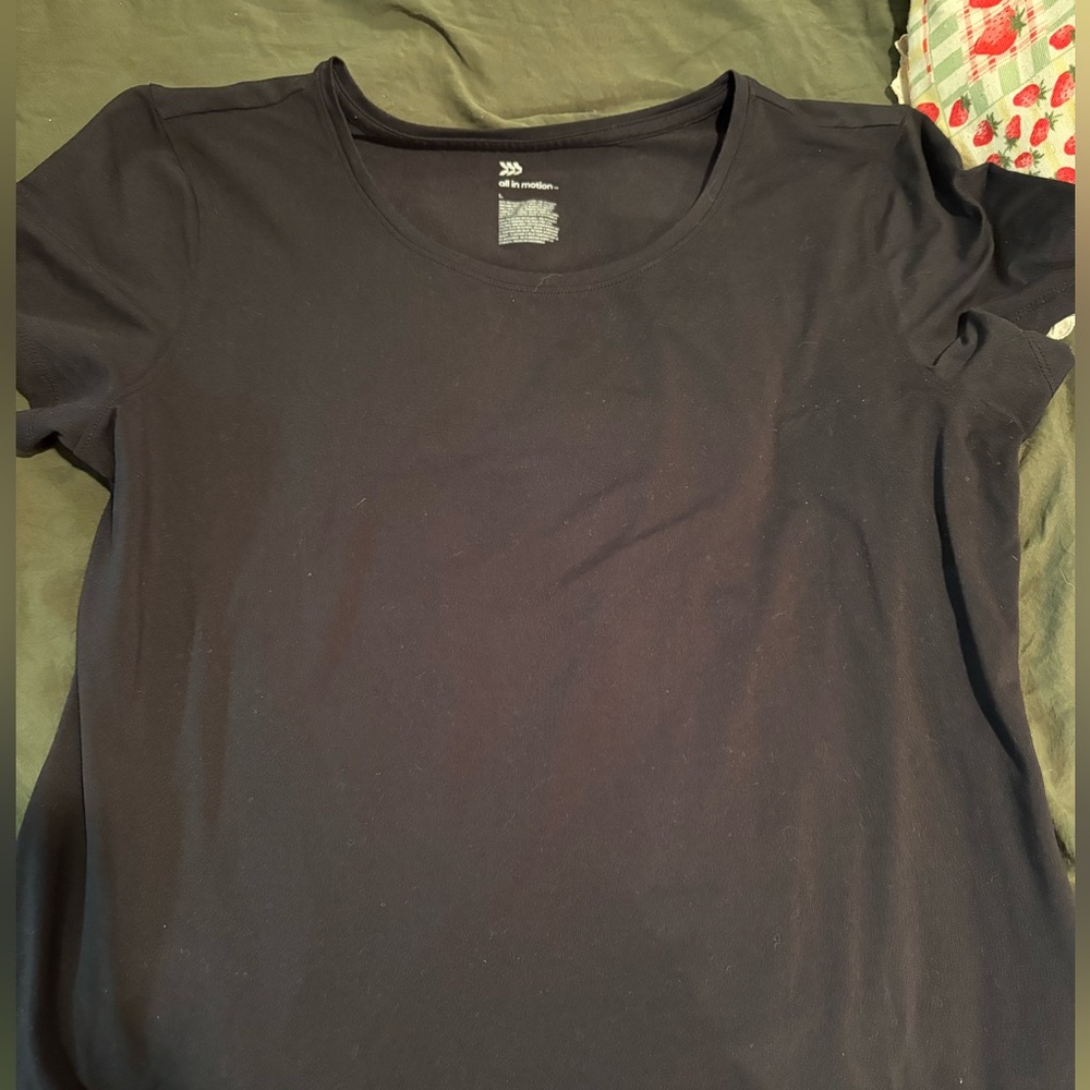 women’s black short sleeve athletic top
